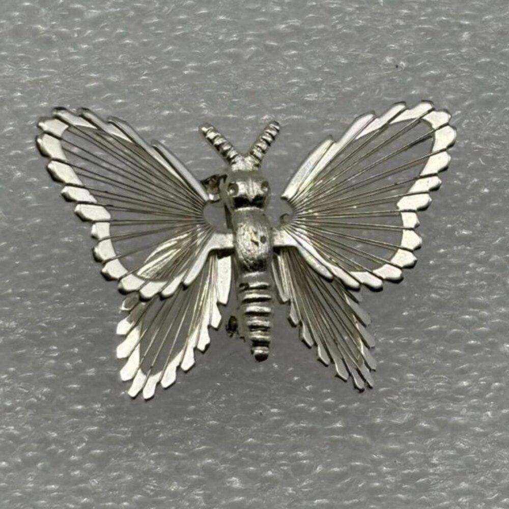 Vintage Monet Silver Tone 3-D w/Open Worked Filigree Butterfly Brooch Pin Signed